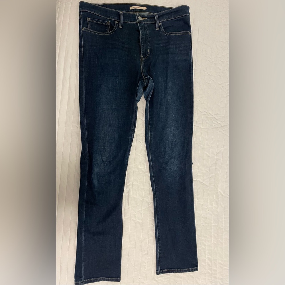 Levi’s 312 Shaping Slim